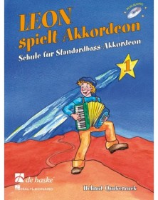 Leon spielt Akkordeon 1